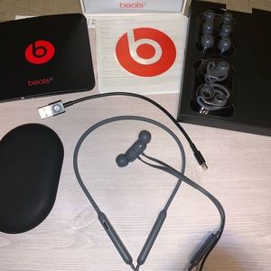 Apple beats X wireless earphones Gray